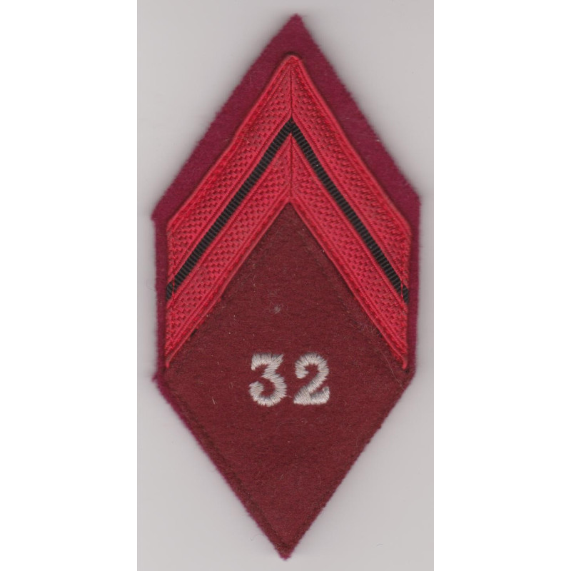 Losange de bras Caporal de la 32ème Section d'Infirmiers Militaires à crochets
