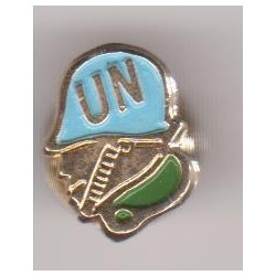 Pin's Buste à col vert Casque bleu O.N.U.