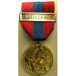 Médaille Défense Nationale "Bronze" 2ème Type doré + agraphe "Artillerie" 2ème Type