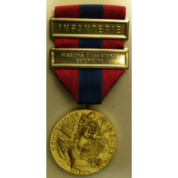 Médaille Défense Nationale "Bronze" 2ème Type doré + agraphes "Infanterie" et "M.A.E." 2ème Type