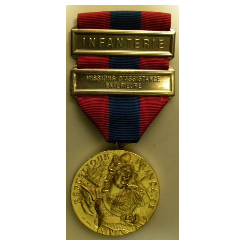 Médaille Défense Nationale "Bronze" 2ème Type doré + agraphes "Infanterie" et "M.A.E." 2ème Type