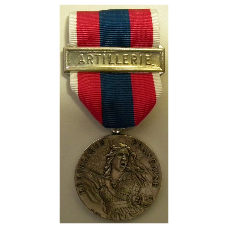 Médaille Défense Nationale "Argent" 2ème Type brillant + agraphe "Artillerie" 2ème Type 