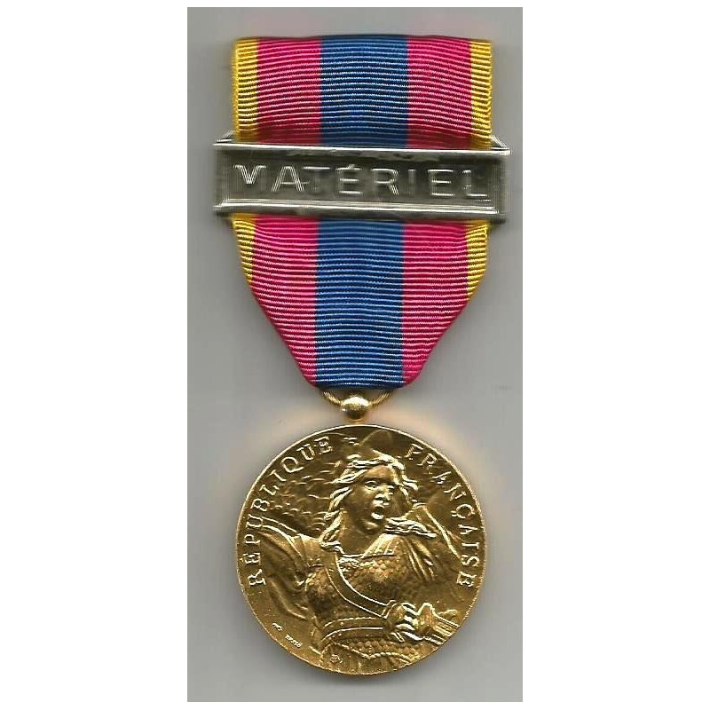Médaille Défense Nationale "Or" 2ème Type doré + agraphe "Matériel" 2ème Type