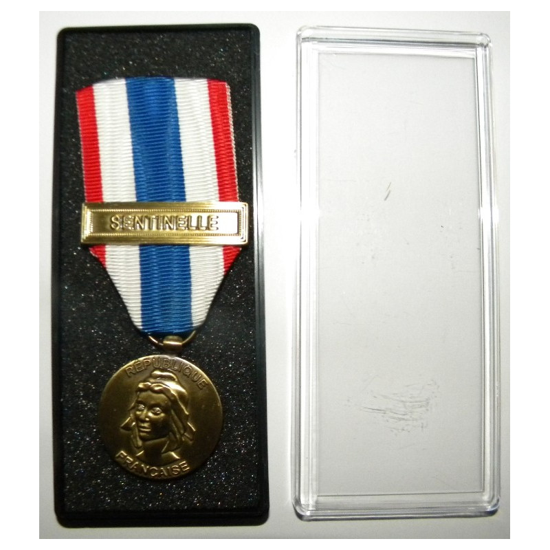 Médaille Protection Militaire du Territoire - Opération Sentinelle -  Vigipirate (1)