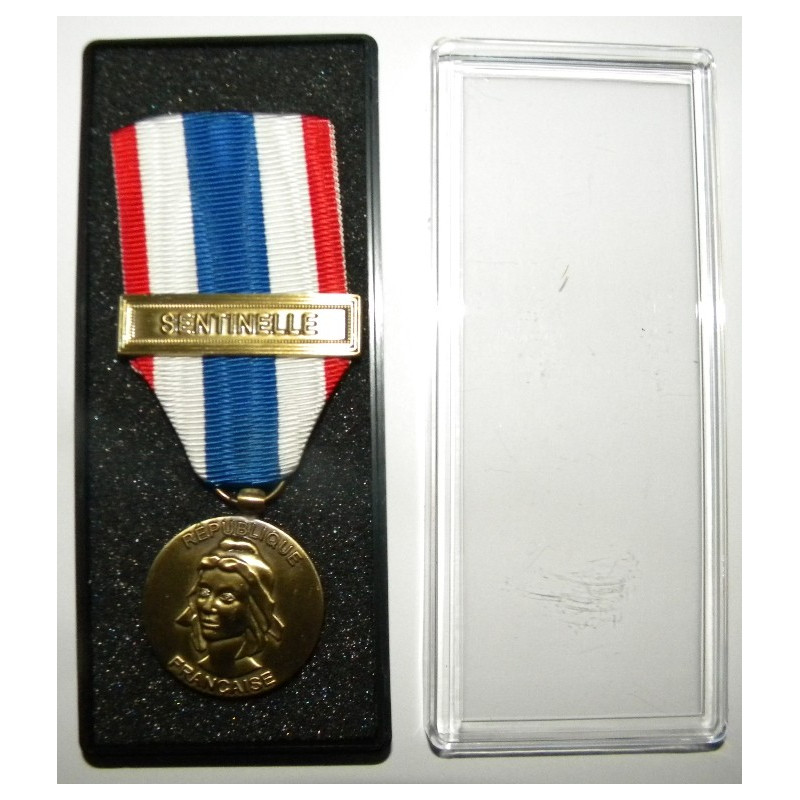 Médaille Protection Militaire du Territoire - Opération Sentinelle - Vigipirate (1)