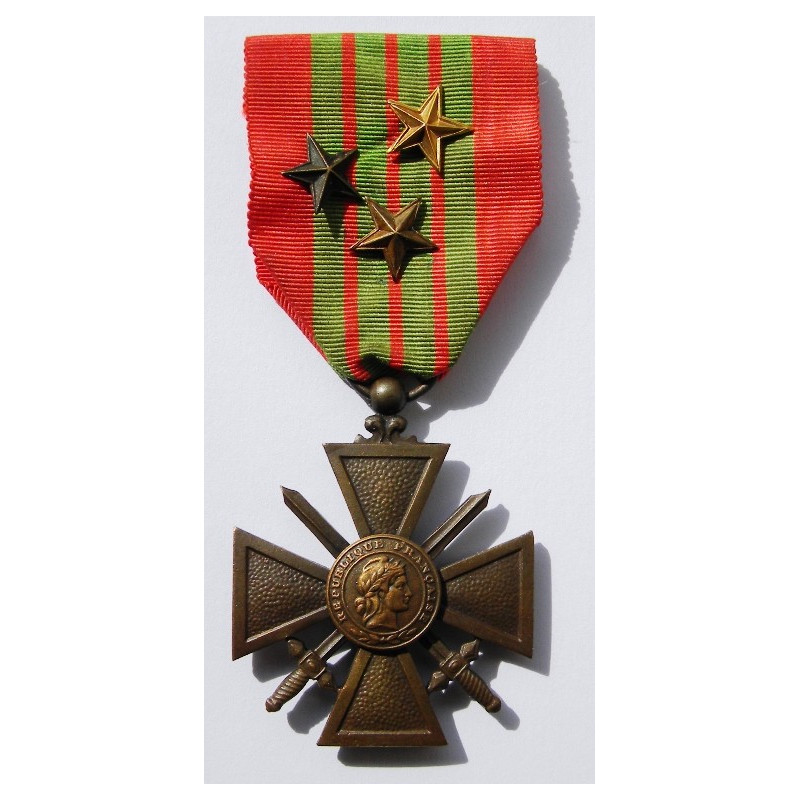 Croix de guerre 1939 avec 2 étoiles de bronze et 1 étoile d'or