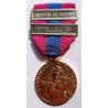 Médaille Défense Nationale "Bronze" 2ème Type doré + agraphes "Troupes de Marine" et "M.A.E." 2ème Type