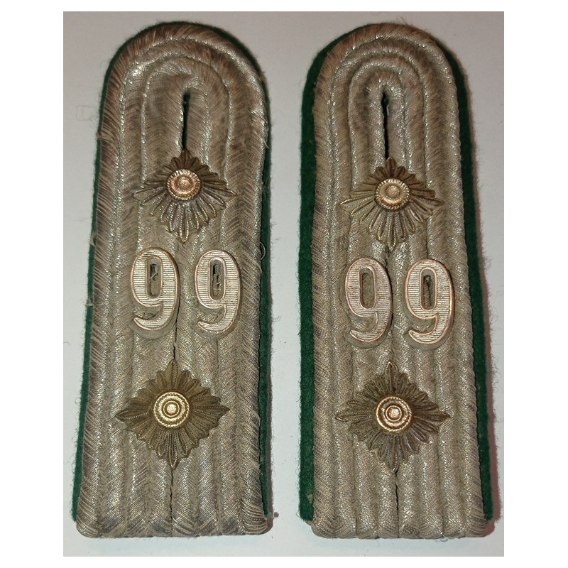 Paire d'épaulettes de Capitaine du 99ème Régiment de Gerbirgsjäger - Oise/Aisne Russie Italie