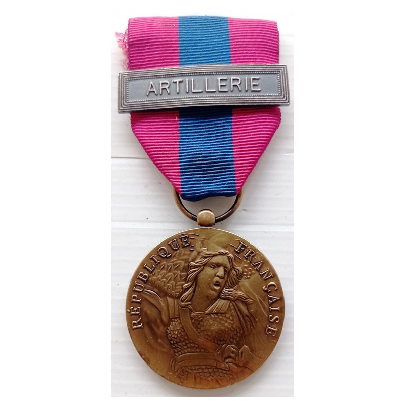 Médaille Défense Nationale "Bronze" 2ème Type mate + agraphe "Artillerie" 1er Type