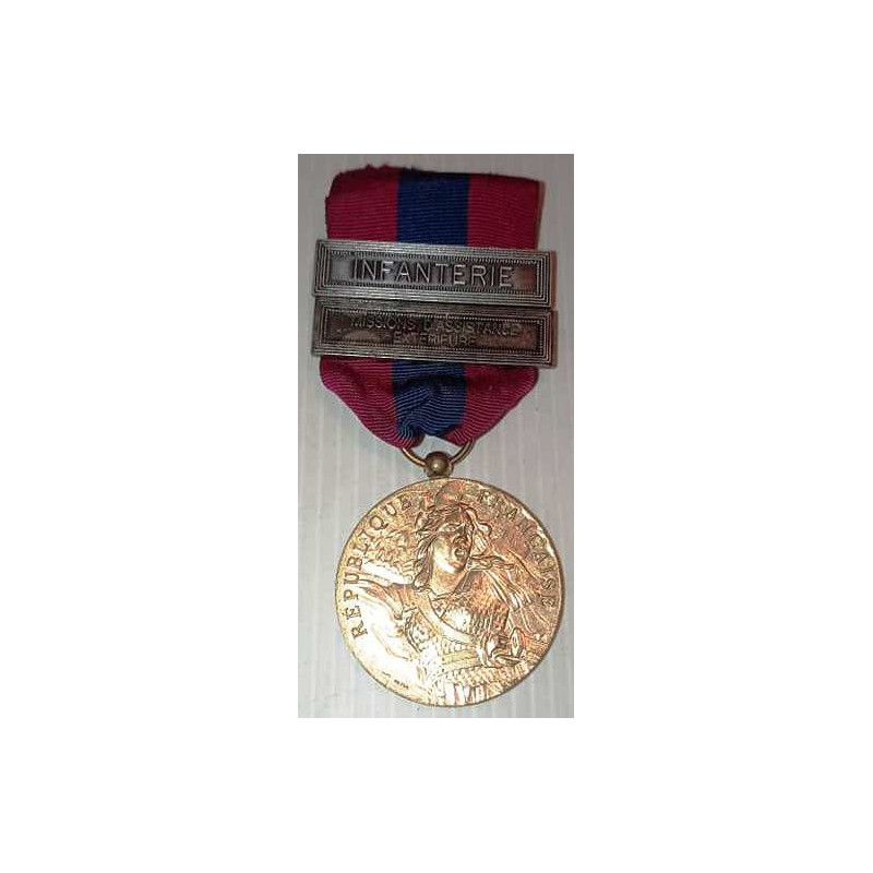 Médaille Défense Nationale "Bronze" 2ème Type doré + agraphes "Infanterie" et "M.A.E." 1er Type