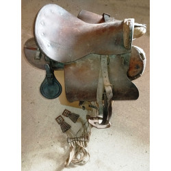 Selle de cheval complète avec Sangles, Etriers et porte-sabre Modèle 1874 - Cavalerie Armée Française WW1 - 1915