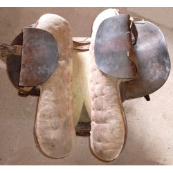 Selle de cheval complète avec Sangles, Etriers et porte-sabre Modèle 1874 - Cavalerie Armée Française WW1 - 1915
