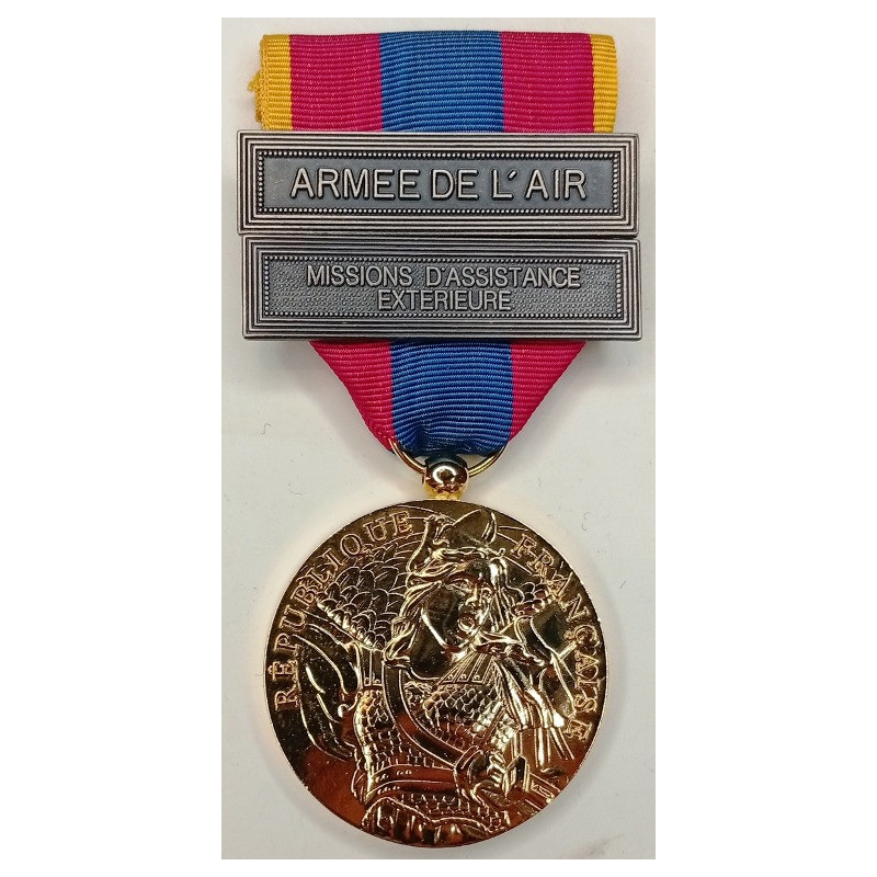 Médaille Défense Nationale "Or" 2ème Type brillant + agraphes "Armée de l'Air" et "M.A.E." 1er Type Médaille Défense Nationale "Or" 2ème Type brillant + agraphes "Armée de l'Air" et "M.A.E." 1er Type