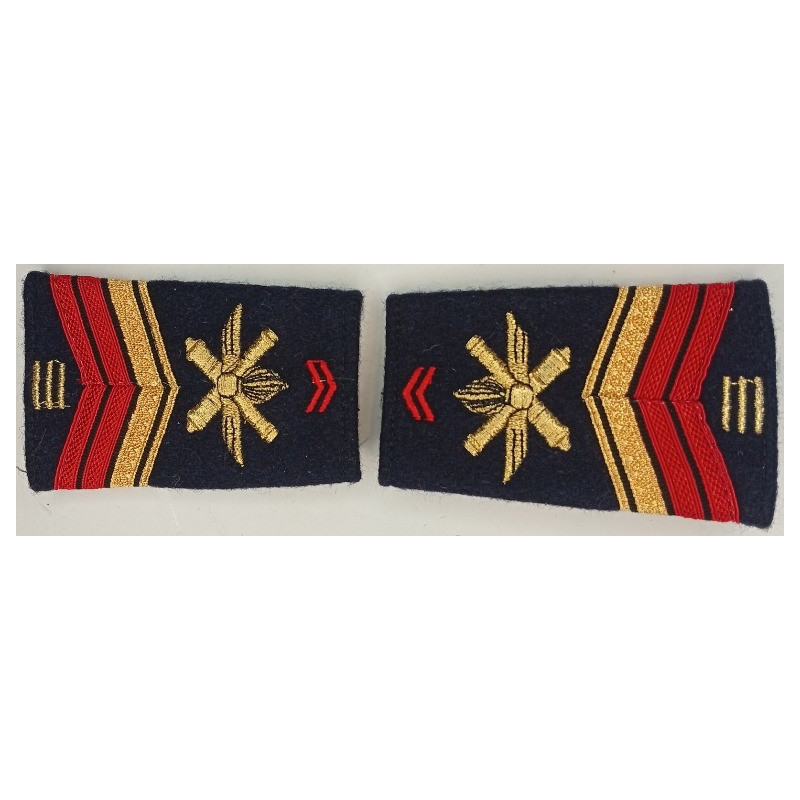 Paire de fourreaux d'épaule de Brigadier-chef + 15 ans Artillerie Sol-Air Paire de fourreaux d'épaule de Brigadier-chef + 15 ans Artillerie Sol-Air