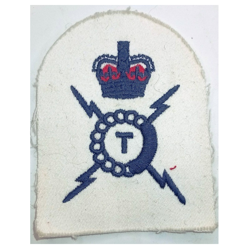 Insigne fond blanc de Chef-Téléphoniste du Service Féminin de la Marine Royale Anglaise - Women's Royal Naval Service Insigne fond blanc de Chef-Téléphoniste du Service Féminin de la Marine Royale Anglaise - Women's Royal Naval Service