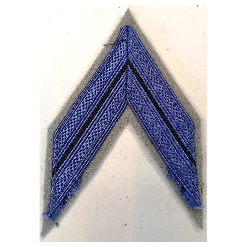 Grade de bras de Brigadier Appelé du Contingent à coudre