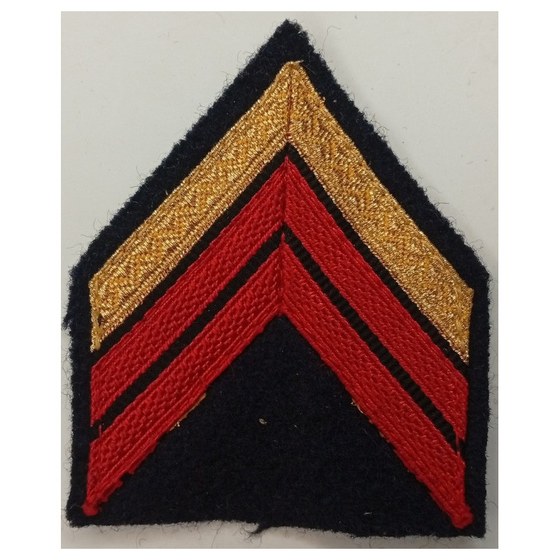 Grade de bras de Caporal-chef Appelé du Contingent à coudre