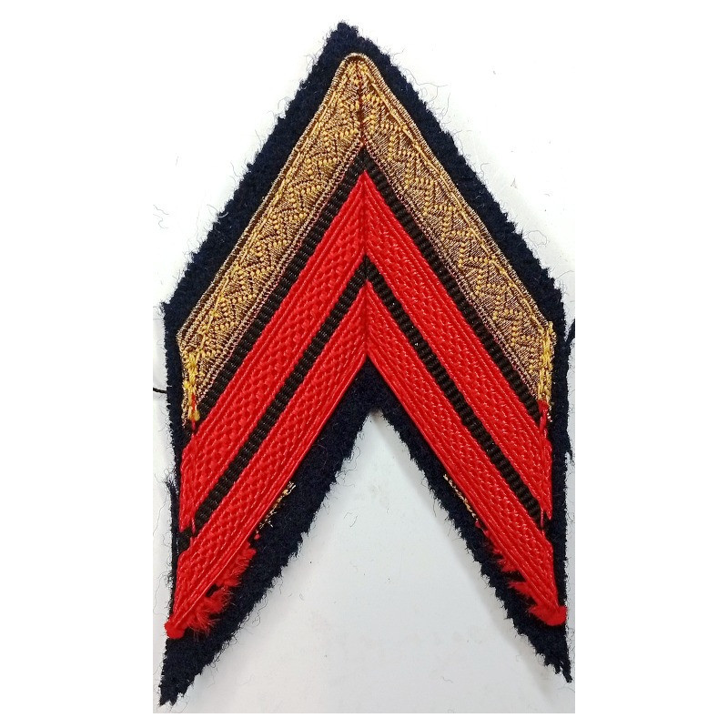 Grade de bras de Caporal-chef Appelé du Contingent à coudre