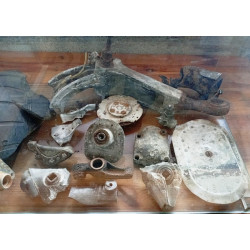 Ensemble d'Artefacts du Crash d'un Avion de Chasse Focke-Wulf 190 A8 - Aviation Allemande WW2