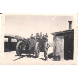 Photo soldats avec un camion tirant un canon