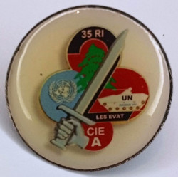 Pin's Les EVAT 2ème Compagnie du 35° Régiment d'Infanterie au Liban - OPEX O.N.U. Compagnie A