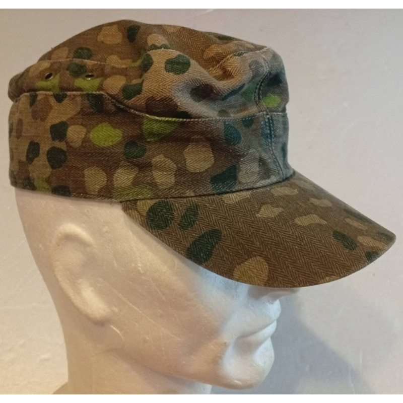 REPRODUCTION de Casquette / Feldmütze en toile camouflée de la Waffen S.S.
