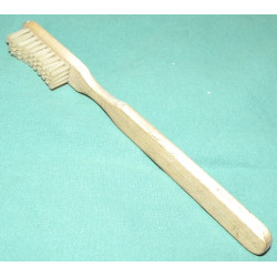 Brosse à dent réglementaire