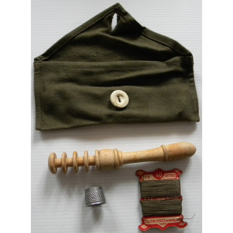  Trousse à couture pleine Modèle 1941 à bouton en os